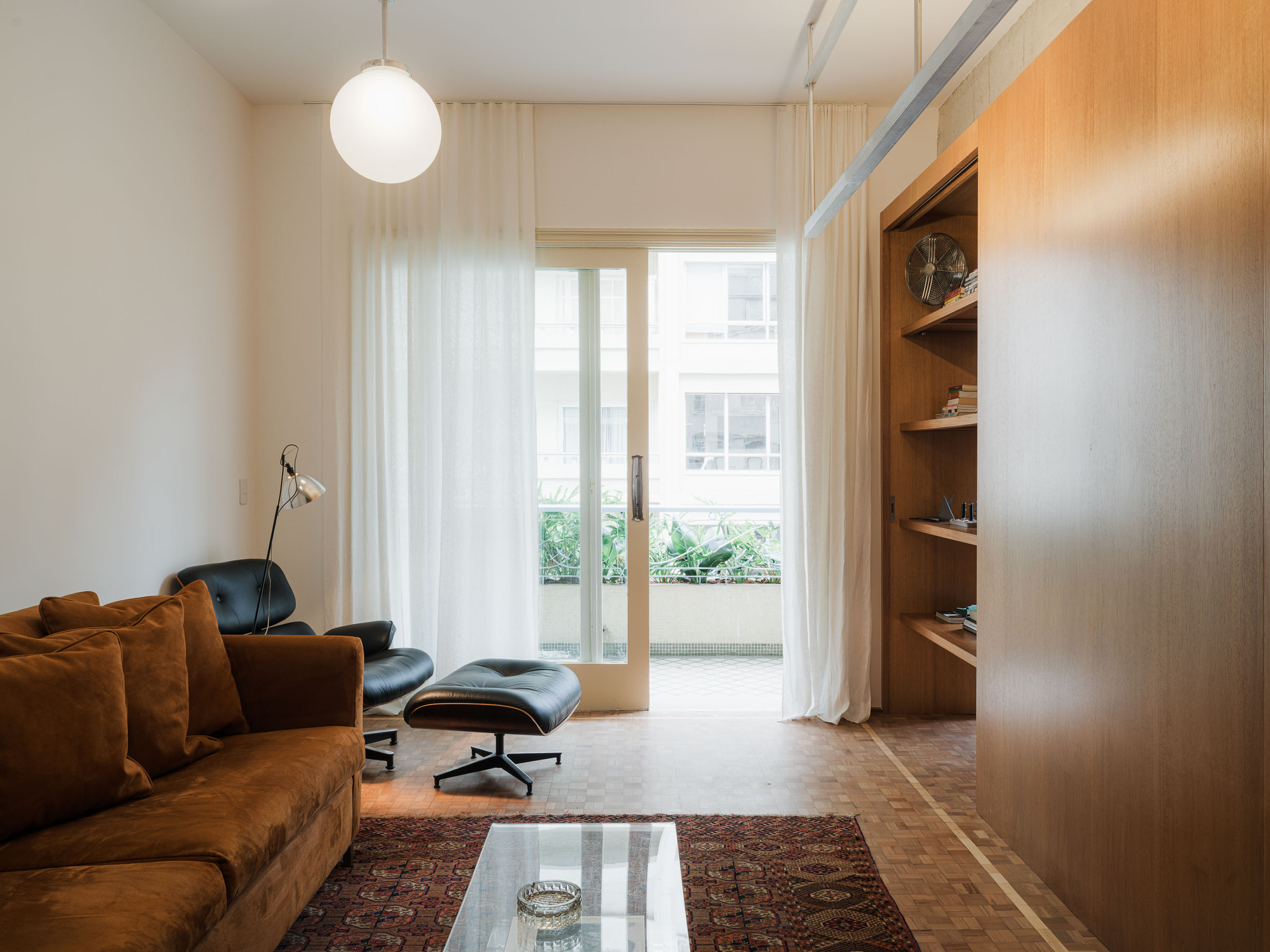 Cinderela Building Apartment / QWE Studio