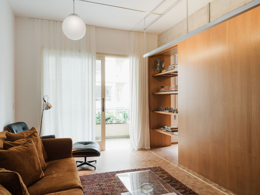 Apartamento edificio Cenicienta / QWE Studio - Fotografía interior, Sala de estar, Madera, Iluminación