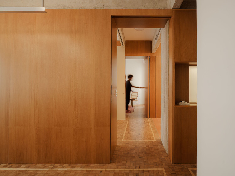 Apartment Cinderella Building / QWE Studio - Fotografía interior, madera