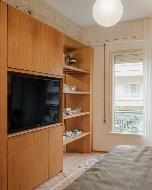 Apartment Cinderella Building / QWE Studio - Fotografía interior, madera, iluminación, estantes, dormitorios