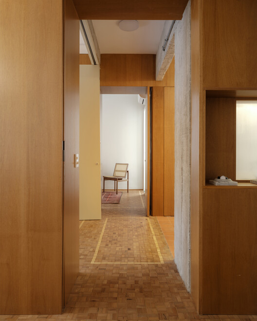 Apartment Cinderella Building / QWE Studio - Fotografía interior, madera, puerta
