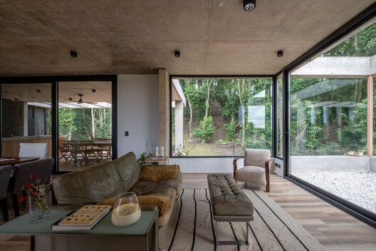 House F / Florencia Cheli - Interior Photography, Living Room, Wood, Chair, Beam