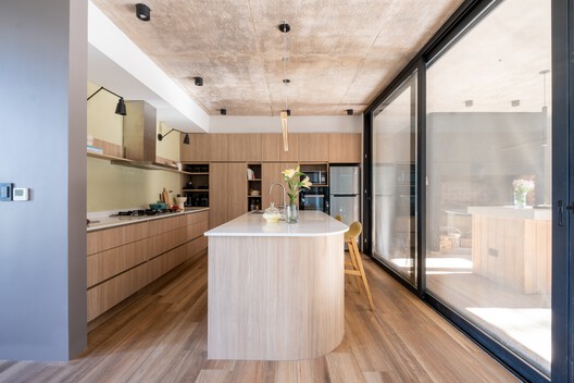 House F / Florencia Cheli - Interior Photography, Kitchen, Wood, Countertop, Lighting
