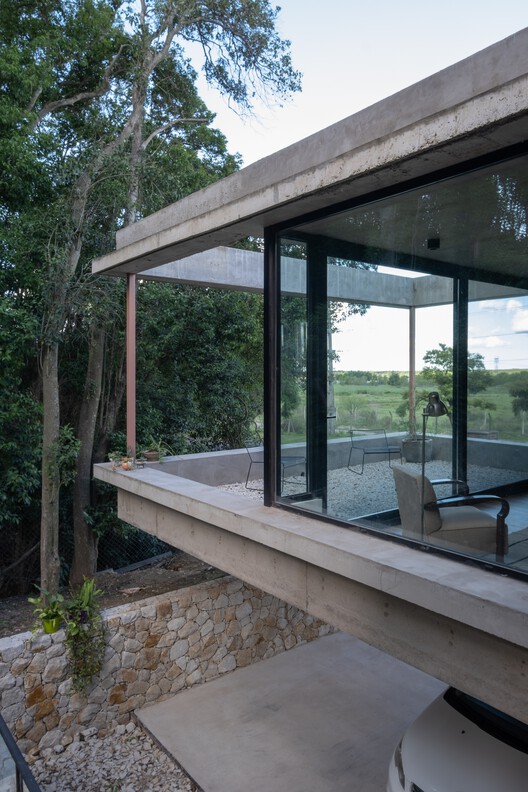 House F / Florencia Cheli - Exterior Photography, Wood, Concrete, Beam