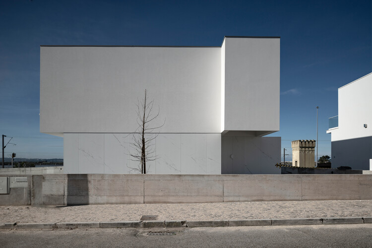 Uma Casa Pátio / NPS Arquitectos - Fotografia de Exterior, Casas