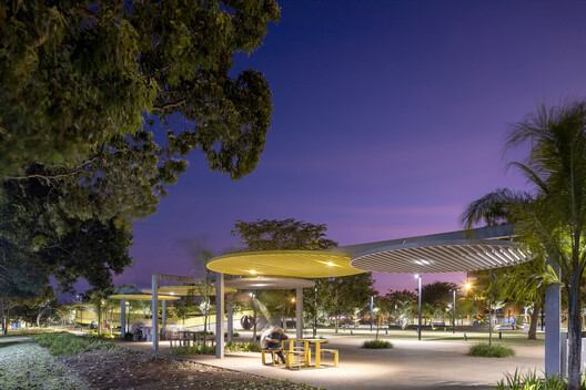 Praça Universitária / Florentino Arquitetura Paisagística - Imagem 20 de 22