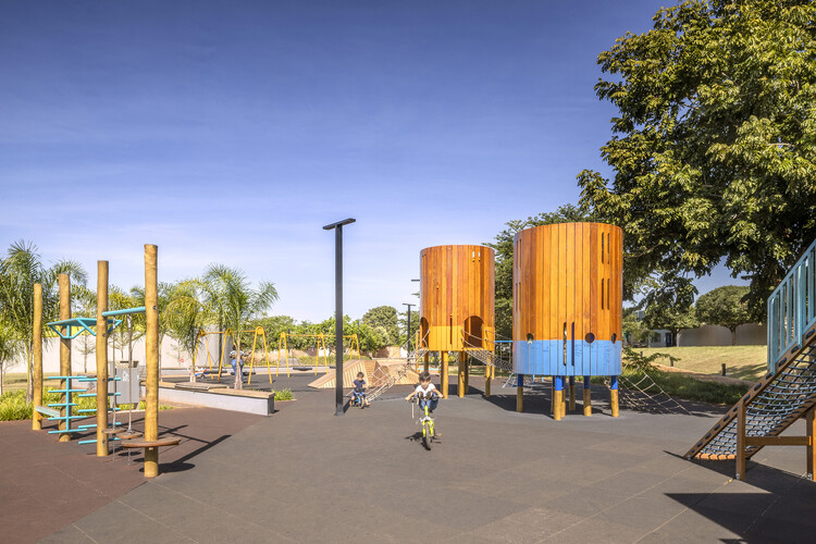 Piazza University/Florence Architectural Landscape - Imágenes 7 de 22