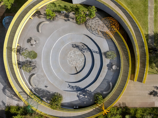 Praça Universitária / Florentino Arquitetura Paisagística - Fotografia de Interiores