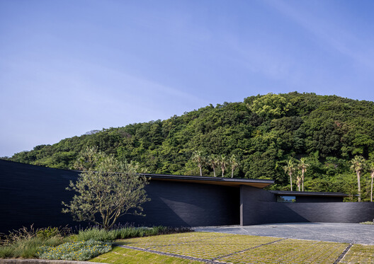 River Sea Villa / KAWAZOE JUNICHIRO ARCHITECTS