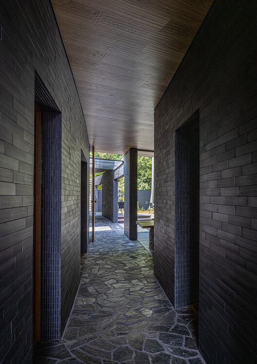 River Sea Villa / KAWAZOE JUNICHIRO ARCHITECTS - Interior Photography, Concrete, Brick