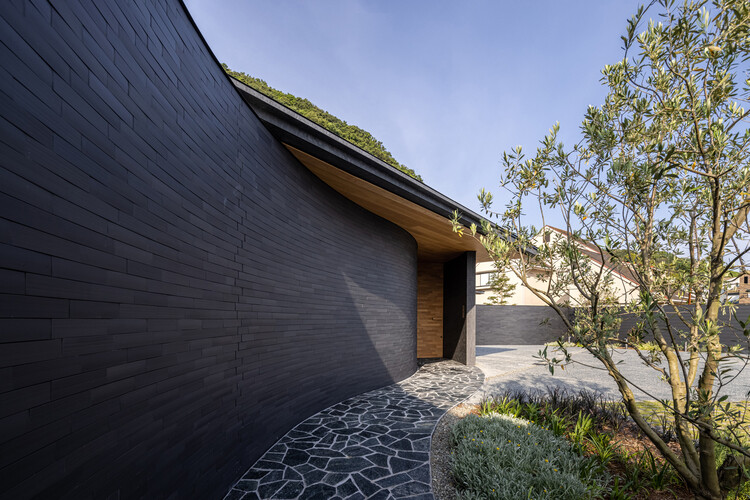 River Sea Villa / KAWAZOE JUNICHIRO ARCHITECTS - Image 2 of 29