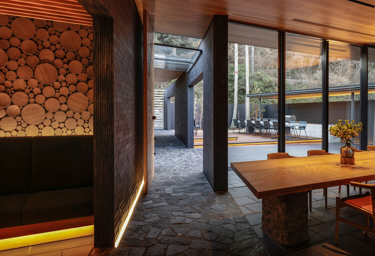 Residência Rio-Mar / KAWAZOE JUNICHIRO ARCHITECTS - Fotografia de Interiores, Madeira