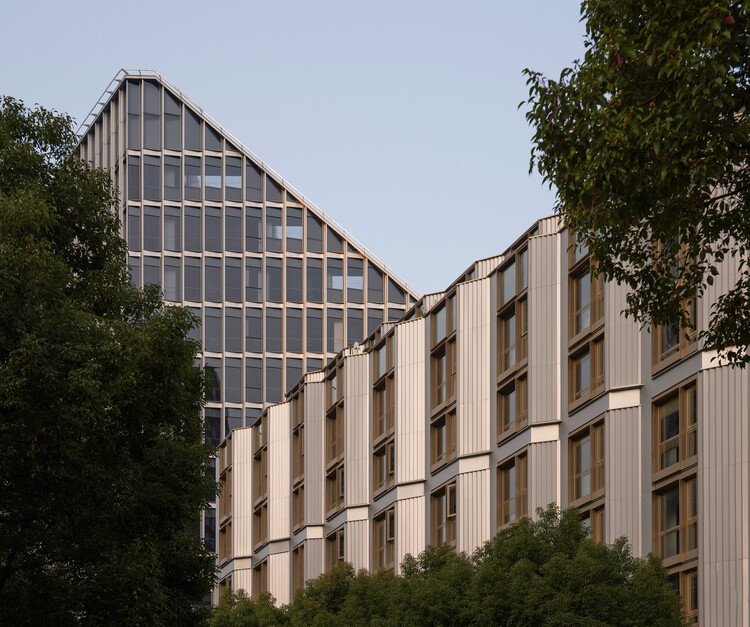 陆家嘴世纪大道越凌大厦 / 上海天华建筑设计 - 建筑图, 表皮, 玻璃