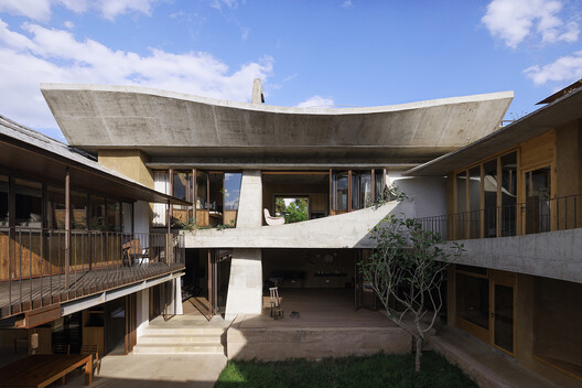 No. 8 House in Dongnan Village  / xiān Architects
