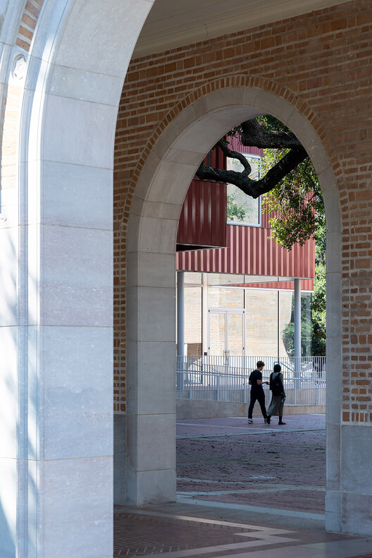 William T. Cannady Hall / Karamuk Kuo + Kendall/Heaton Associates - Interior Photography, Arch, Concrete, Column, Arcade
