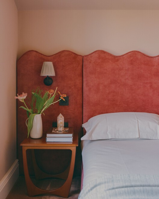 Sobremesa House / Studio McW - Interior Photography, Bedroom, Wood, Bed, Sofa, Lighting