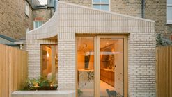 Sobremesa House / Studio McW