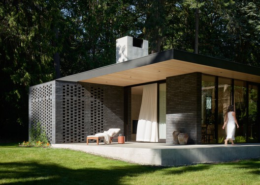 The Rambler Residence / GO'C - Exterior Photography, Wood, Garden, Door
