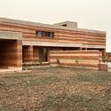 Bama House/African D'Ailiteture-External Photography, madera