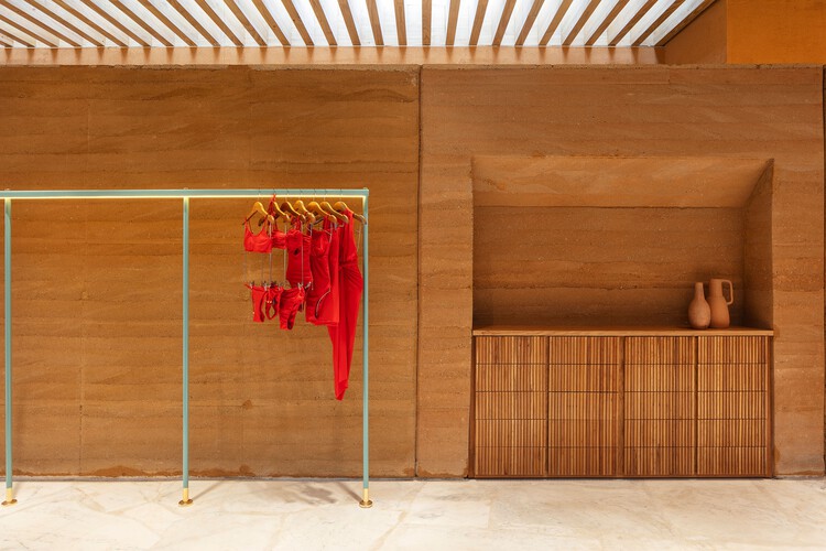 Tienda Cia Marítima en la Calle Oscar Freire / Rosenbaum - Fotografía interior, Madera