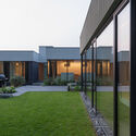 Casa em Kaunas / Architectural Bureau G.Natkevicius & Partners - Casas