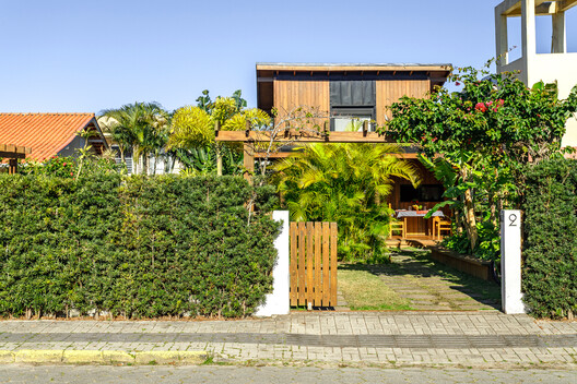 Casa Ecológica Campeche / Affonso Orciuoli + Marcelo Leal, arquitetos - Fotografia de Exterior, Fachada, Jardim, Balcão