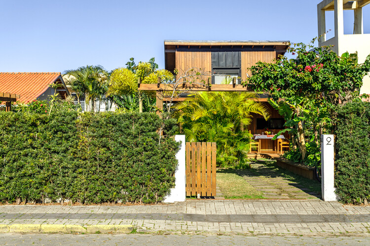 Casa Ecológica Campeche / Affonso Orciuoli + Marcelo Leal, arquitetos - Fotografia de Exterior, Fachada, Jardim, Balcão