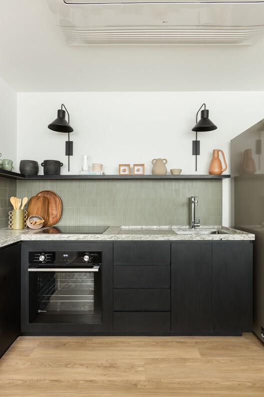 Apartamento Berrini / Estúdio Nimo - Fotografia de Interiores, Cozinha, Bancada, Madeira, Iluminação