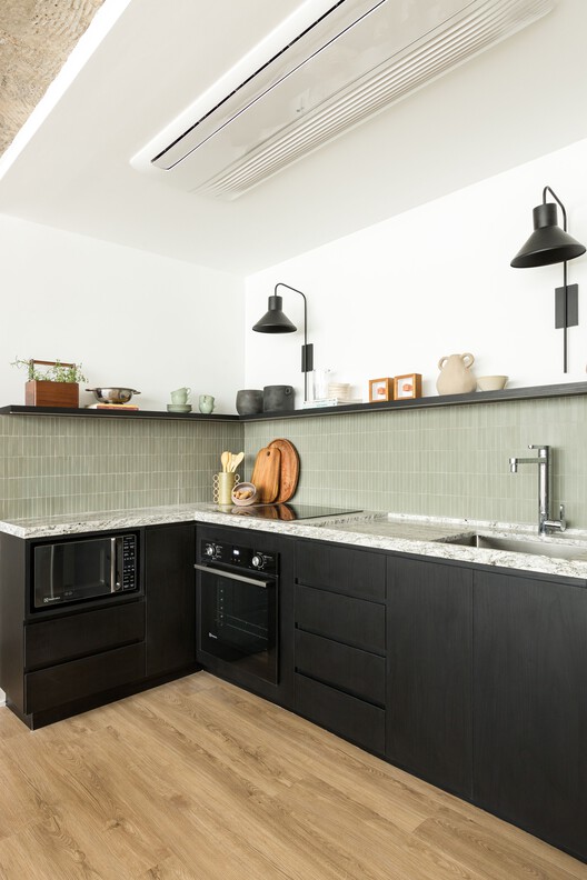 Apartamento Berrini / Estúdio Nimo - Fotografia de Interiores, Cozinha, Bancada, Madeira, Iluminação