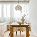Apartamento Berrini / Estúdio Nimo - Fotografia de Interiores, Sala de Jantar, Madeira, Mesa, Iluminação, Cadeira