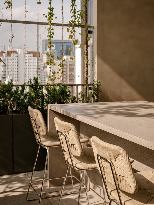 Apartamento Autem / Felipe Hess Arquitetos - Fotografia de Interiores, Cadeira, Balcão, Pátio