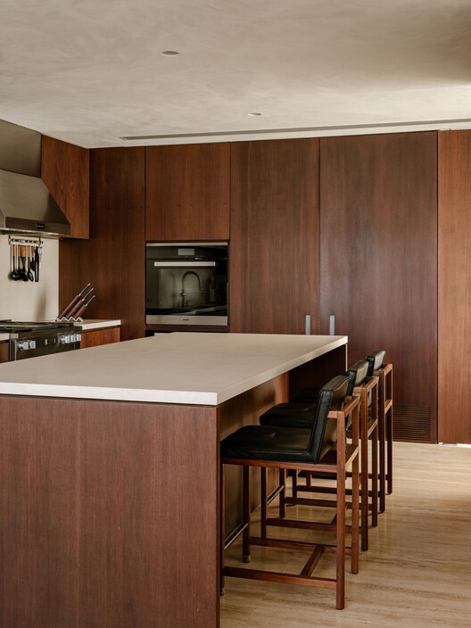 Apartamento Autem / Felipe Hess Arquitetos - Fotografia de Interiores, Cozinha, Madeira, Bancada, Cadeira