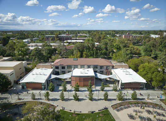 Walker Hall Graduate Student Center / LMS Architects - Exterior Photography