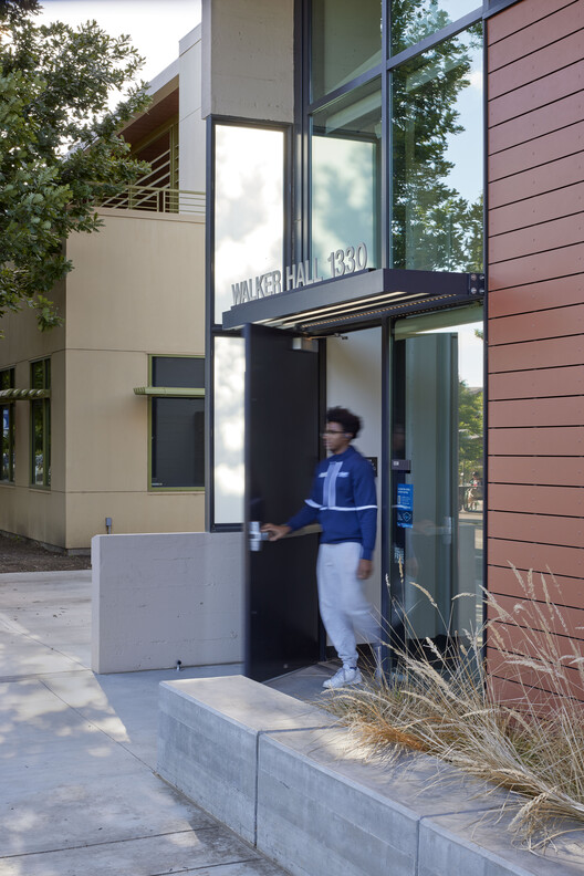 Walker Hall Graduate Student Center / LMS Architects - Exterior Photography, Door, Concrete