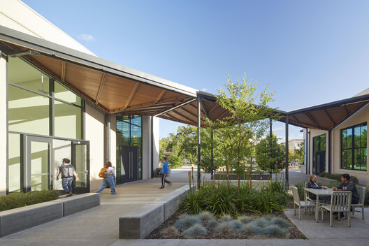 Walker Hall Graduate Student Center / LMS Architects - Exterior Photography, Courtyard