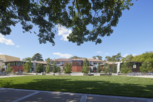 Walker Hall Graduate Student Center / LMS Architects - Image 22 of 34