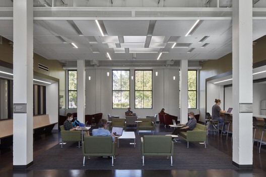 Walker Hall Graduate Student Center / LMS Architects - Interior Photography, Living Room, Chair, Glass