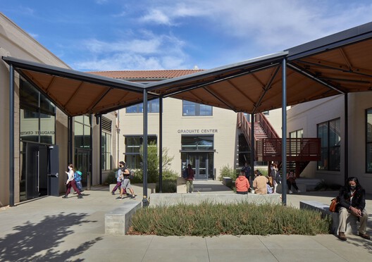 Walker Hall Graduate Student Center / LMS Architects - Exterior Photography, Courtyard