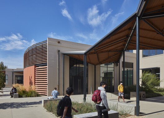 Walker Hall Graduate Student Center / LMS Architects - Exterior Photography