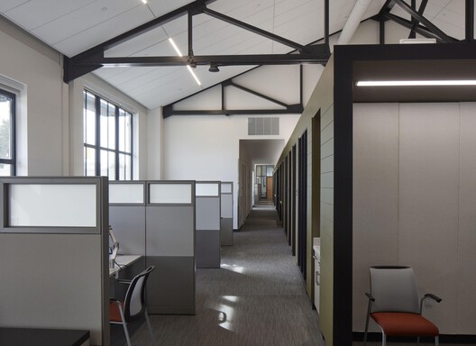 Walker Hall Graduate Student Center / LMS Architects - Interior Photography, Glass, Chair