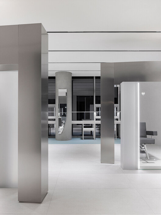 HE:ARTS HANNAM Hair Salon / RVMN - Interior Photography, Glass