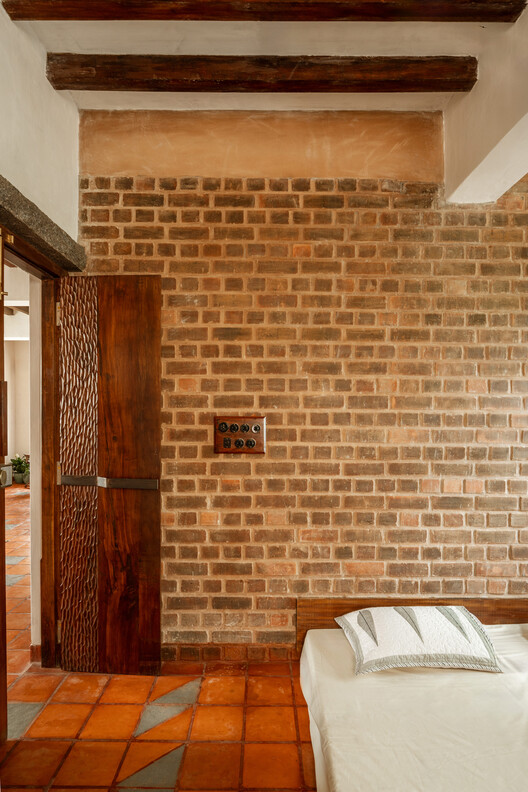 Adorn House / Bhutha Earthen Architecture Studio - Interior Photography, Brick, Wood, Beam