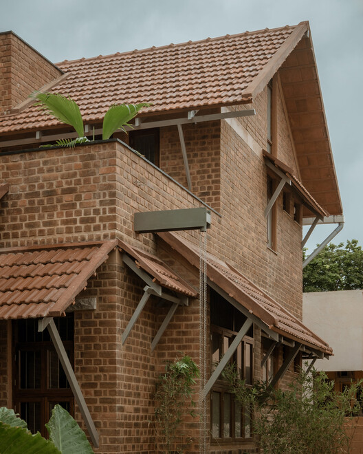 Adorn House / Bhutha Earthen Architecture Studio - Exterior Photography, Wood, Brick