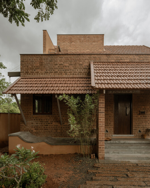 Adorn House / Bhutha Earthen Architecture Studio - Exterior Photography, Wood, Brick