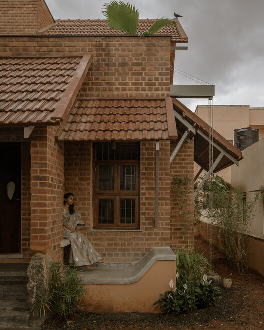 Adorn House / Bhutha Earthen Architecture Studio - Exterior Photography, Wood, Brick