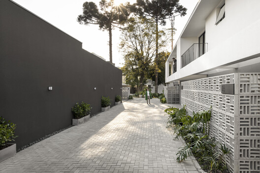 Casas Blanc 59 Residential Complex / Nommo Arquitetos - Exterior Photography, Concrete, Courtyard