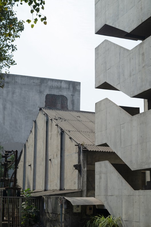 Urban Gauze Textile House and Office / DOT - Image 6 of 20