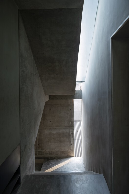 Urban Gauze Textile House and Office / DOT - Image 13 of 20