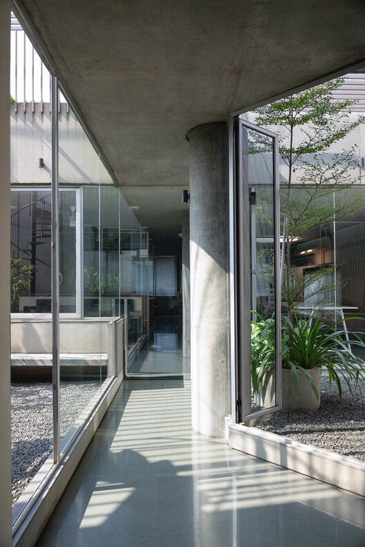 Urban Gauze Textile House and Office / DOT - Interior Photography