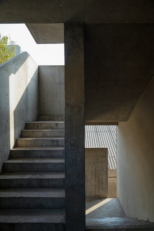 Urban Gauze Textile House and Office / DOT - Image 9 of 20